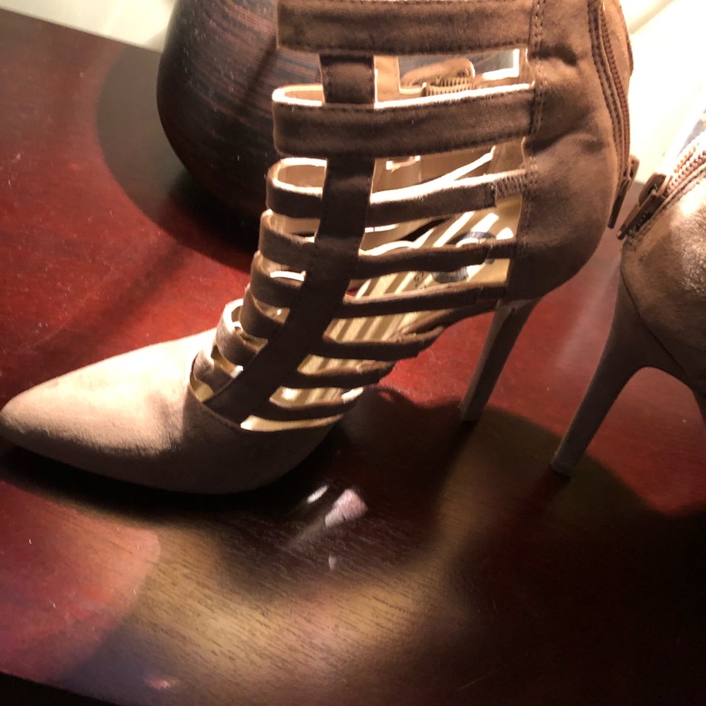 Guess Heels - Picture 3 of 6